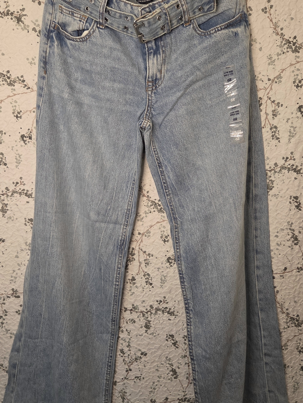 Aeropostale Light Blue Low Rise, Wide-Leg Jeans with Matching Belt